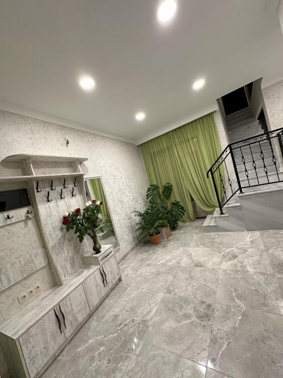 هتل تری پلmz گست هاوس - Three Palms Guest House