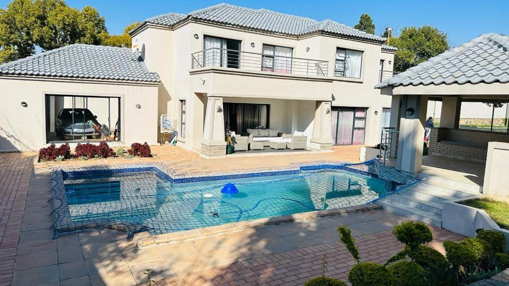 هتل ذا هاید این سندتون The Hide in Sandton