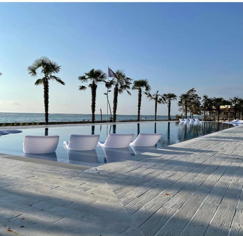 هتل دریم لند اواسی بای کی DreamLand Oasis By K.