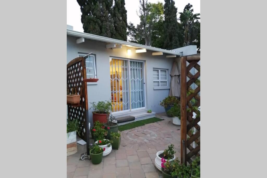 هتل چلمسفورد کاتج Chelmsford Cottage