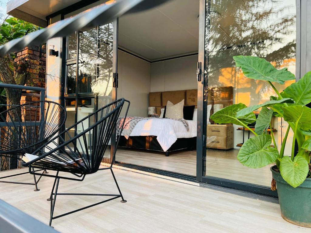 هتل ذ پوینت آو ویو کَبین The Point of View Cabin