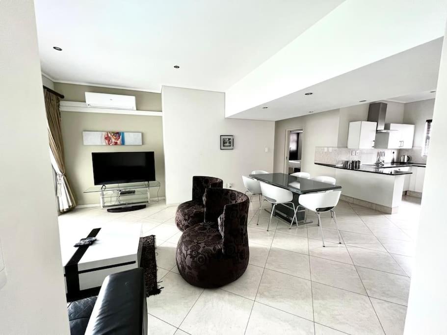 هتل آپارتمنت این ساندتون Apartment in Sandton