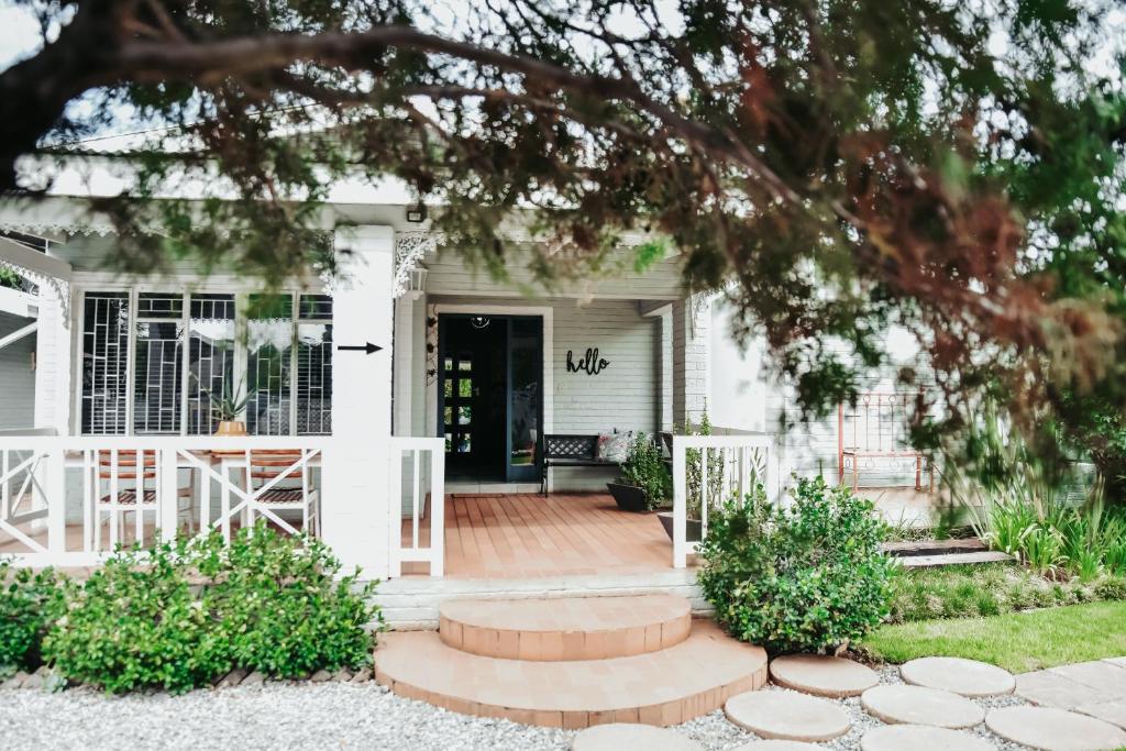 هتل آمازیاه گست هاوس Amaziah Guesthouse
