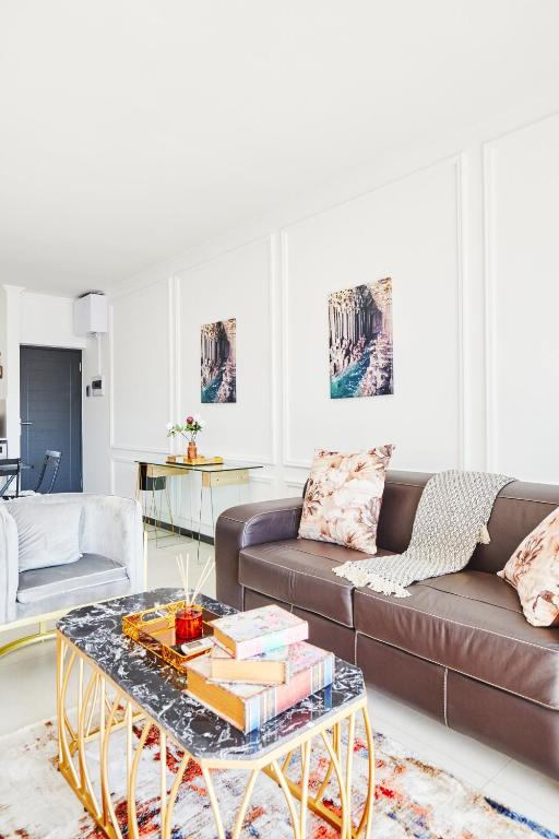 هتل لاکژریز ساندتون آپارتمان ویت اینورتر - Luxurious sandton apartment with Inverter