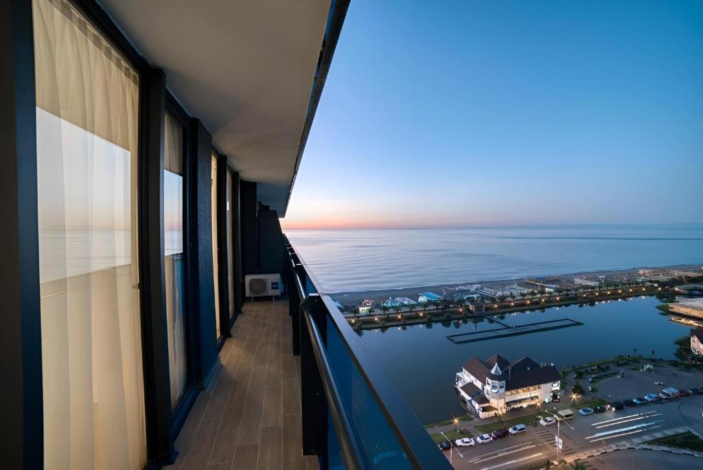 سیتی هتل باتومی سی ویو - City Hotel Batumi Sea View
