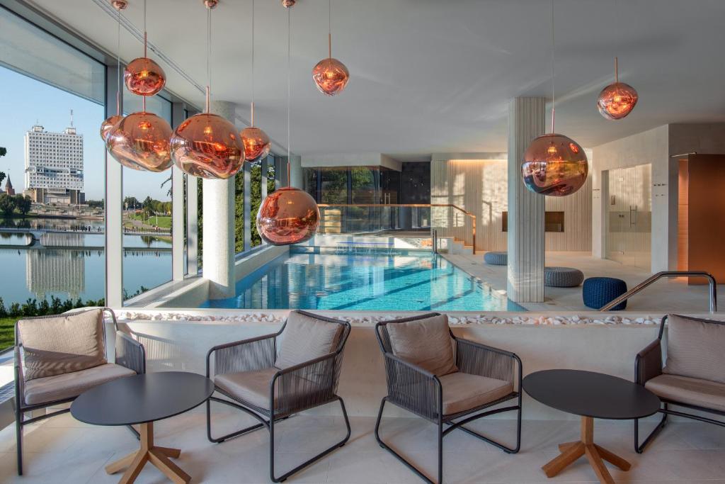 کریستال هاوس سوئیت هتل اند اسپا Crystal House Suite Hotel & SPA