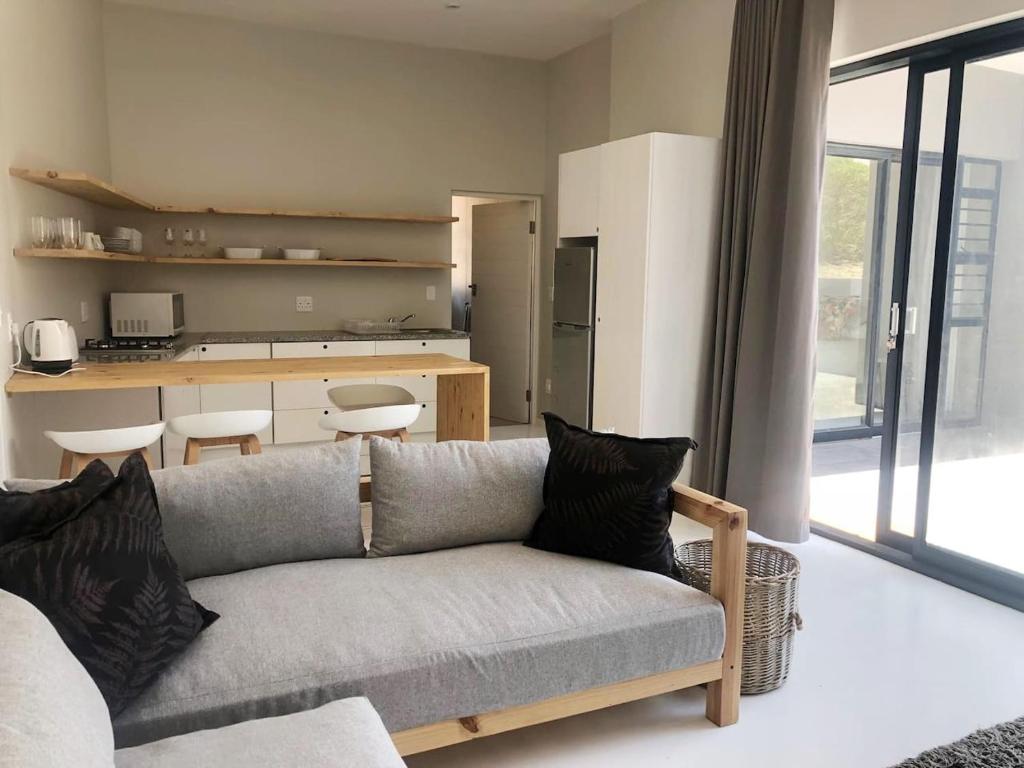 هتل استیل بی ایست بیچ آپارتمان Still Bay East Beach Apartment
