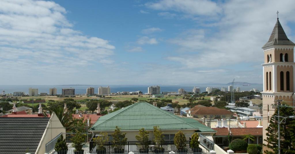 هتل چویوت پلیس گست هاوس Cheviot Place Guest House