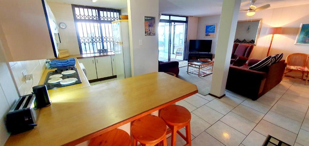 هتل دل ایست 7 - 6 اسلیپر - ویت ا بار آریا at د بک! - Del Este 7 - 6 Sleeper - With a Bar Area at the Back!