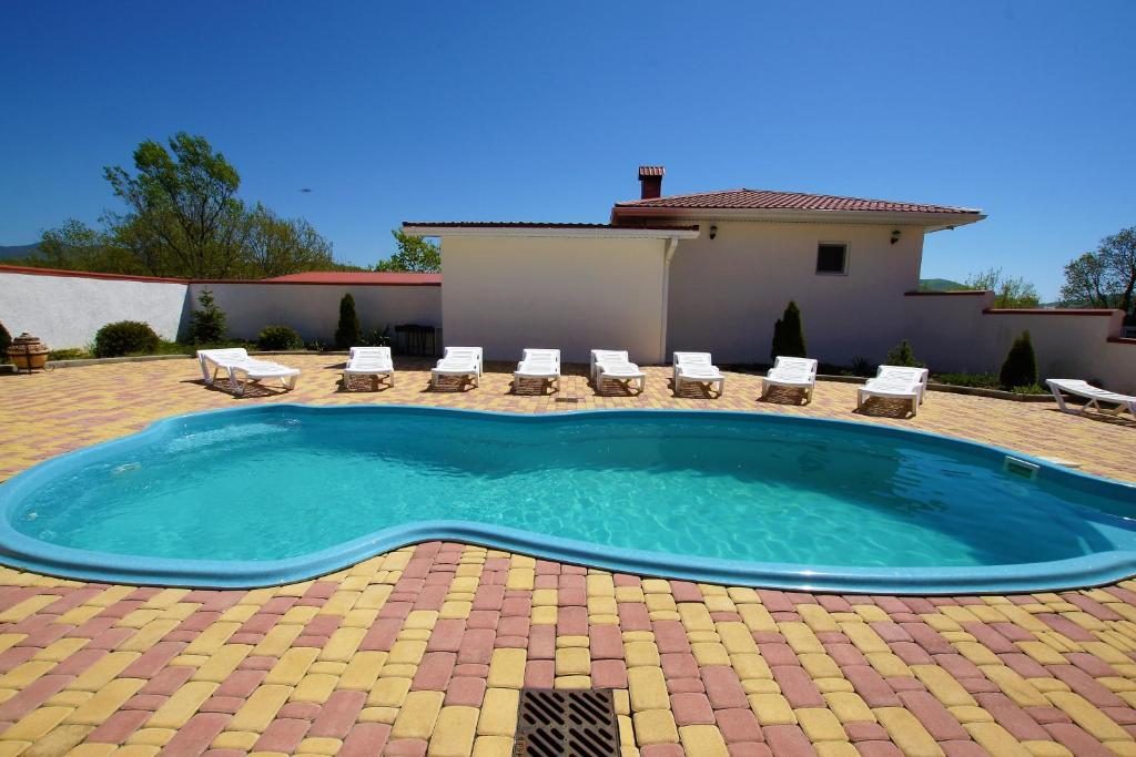 هتل ویلا نا موره.کلاپ Villa na More.Club
