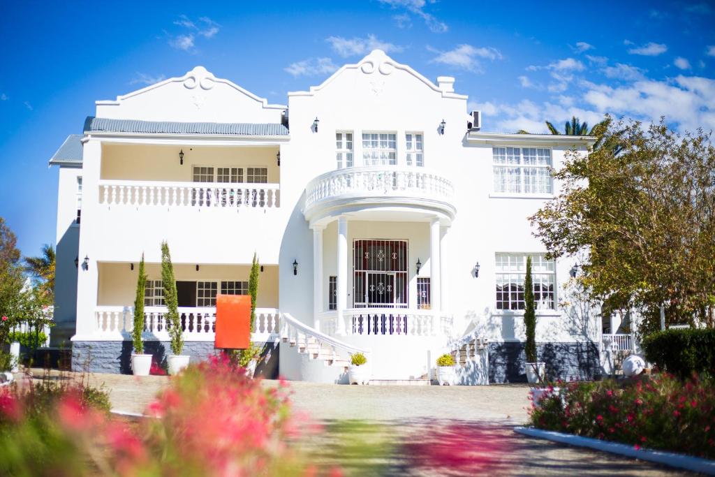 هتل هر برگ منر Herberg Manor
