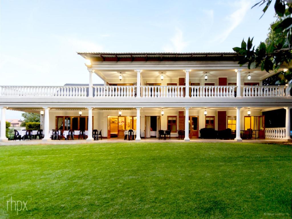 هتل آر تمبو گست هاوس OR Tambo Guest House