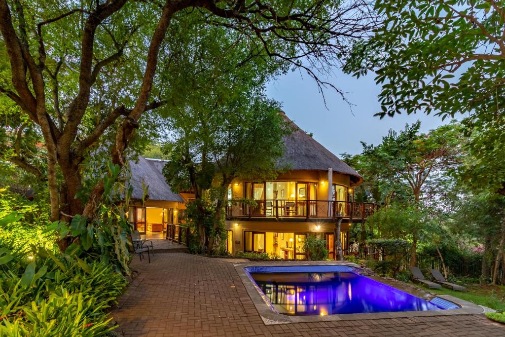 هتل بلو جِی لوج Blue Jay Lodge