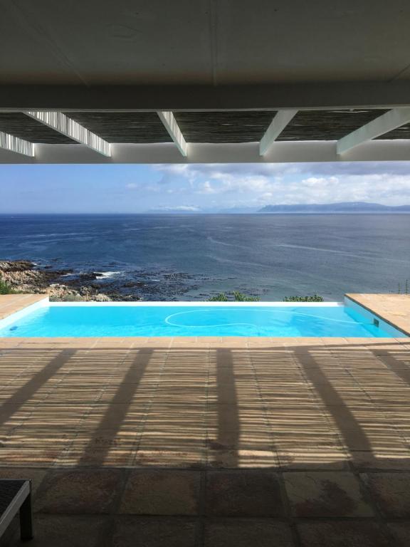 هتل لا پتی بالین سیساید ویلا La Petite Baleine Seaside Villa