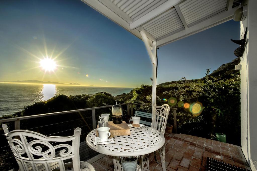 هتل راکلندز سی‌ساید بد اند بریکفست Rocklands Seaside Bed and Breakfast