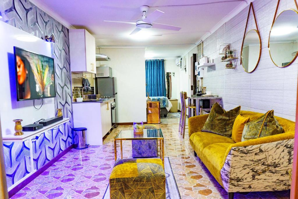 هتل هومز آف ایس اکسکیوتیو Homes of Ace Executive