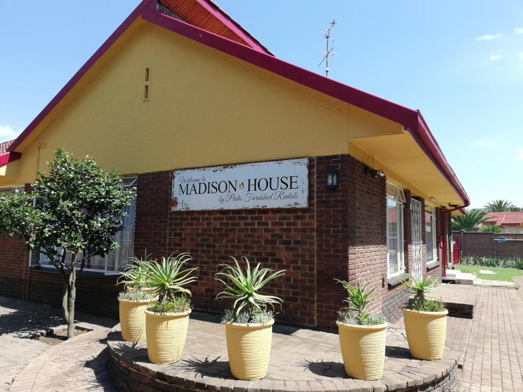 هتل فوهری رود آپارتمانز مدیسون هاوس Fuhri Road Apartments Madison House