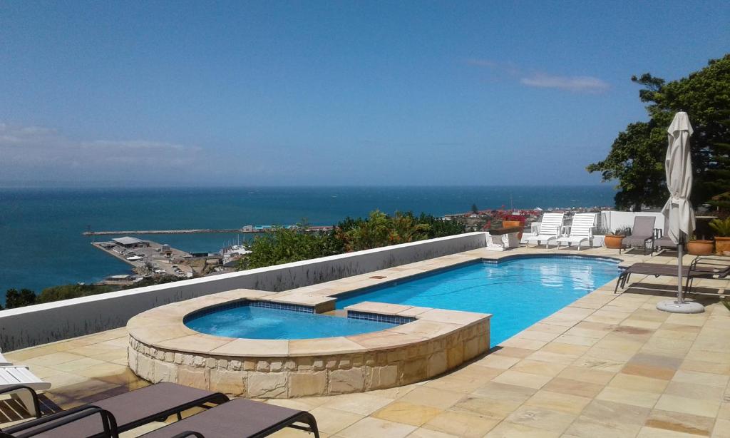 هتل لاوندولا منور سلف کیترینگ Lavandula Manor Self-Catering