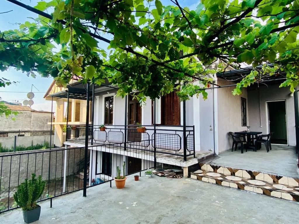 هتل نازیتی هاوس NAZITI HOUSE