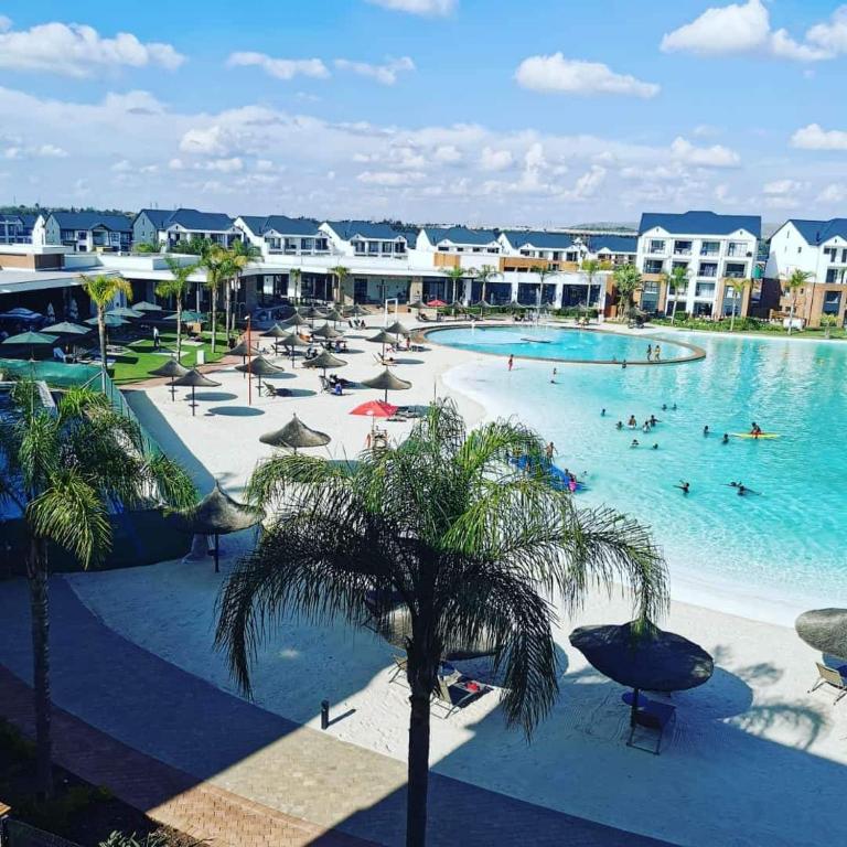 هتل لاش لیوینگ د بلاید ریورواک استیت یونیت ۱۰۱ - Lush Living The Blyde Riverwalk Estate Unit 101