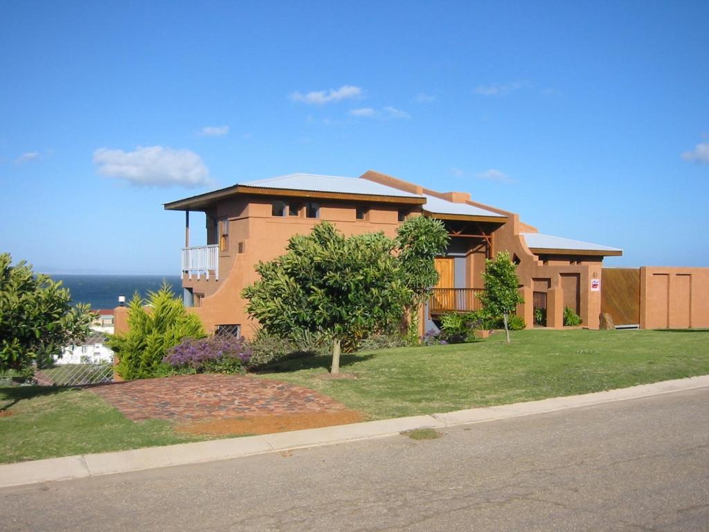 The Gem sea facing free standing holiday house solar power (Vacation Home), Jeffreys Bay (South Africa) Deals