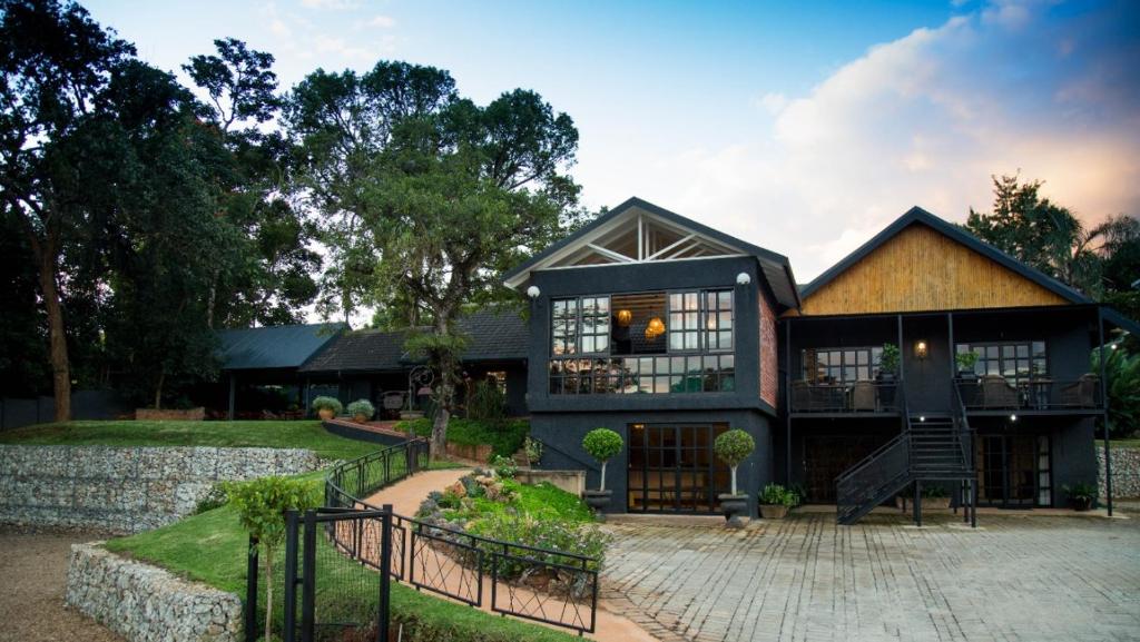 هتل ذِ بوهمین گِست هاوس The Bohemian Guesthouse