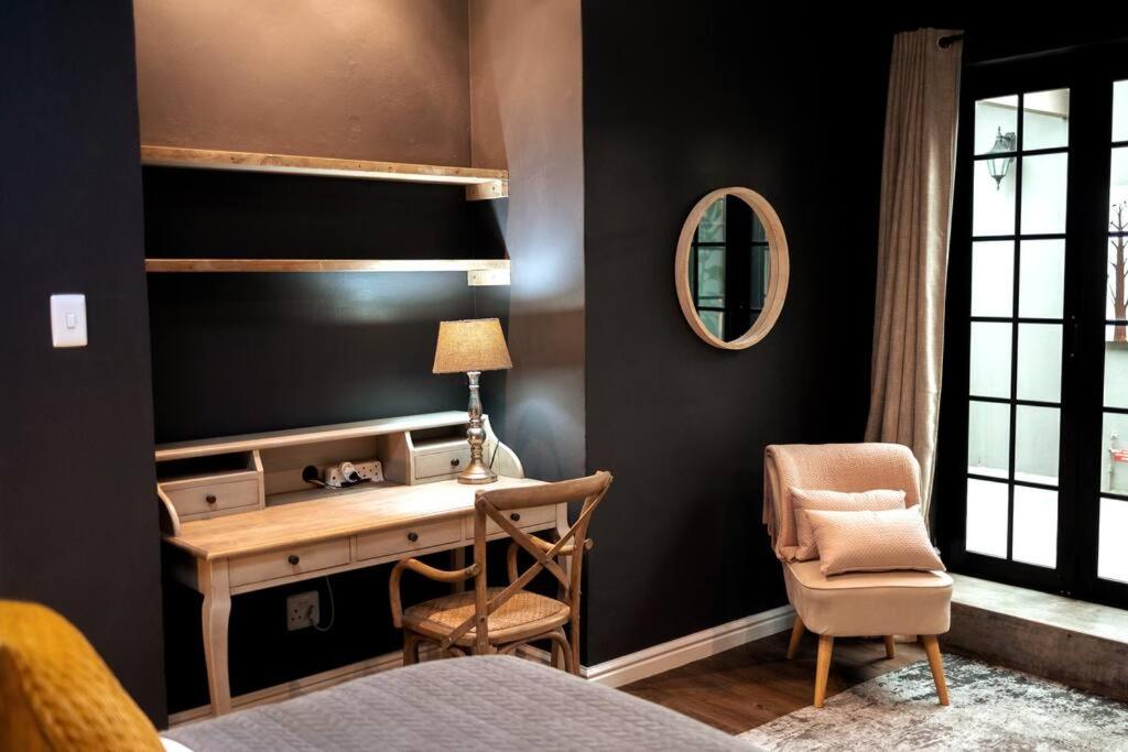 هتل کامفرتبل 2-بدروم پلیس وید ایندور فایرپلاس Comfortable 2-Bedroom place with indoor Fireplace