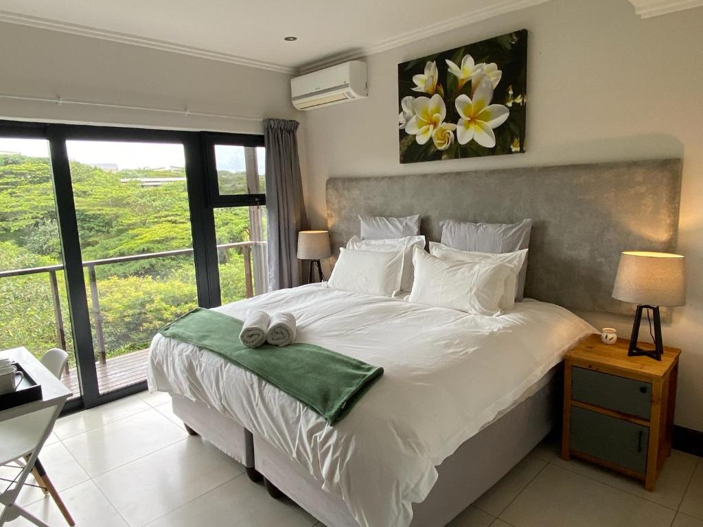 هتل لاکچری روم ویت پرایوت بالکنی اند استانیگ دَم ویوز Luxury Room with Private Balcony and Stunning Dam Views