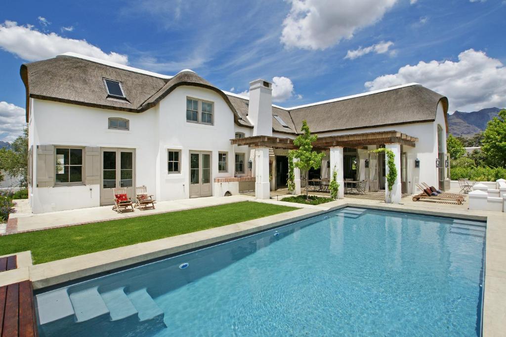 هتل ویلا سیموندیوم Villa Simondium