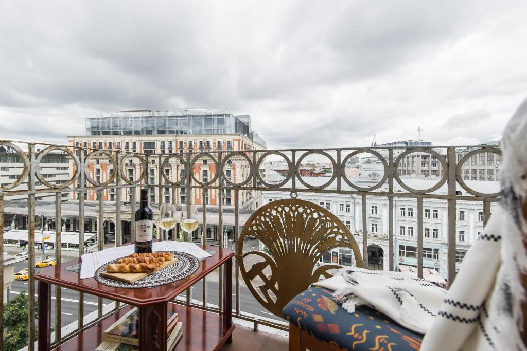 هتل جی ام آپارتمنتس کرملین ویو استایلش اند اسپیشس فلت GMApartments Kremlin view stylish and spacious flat