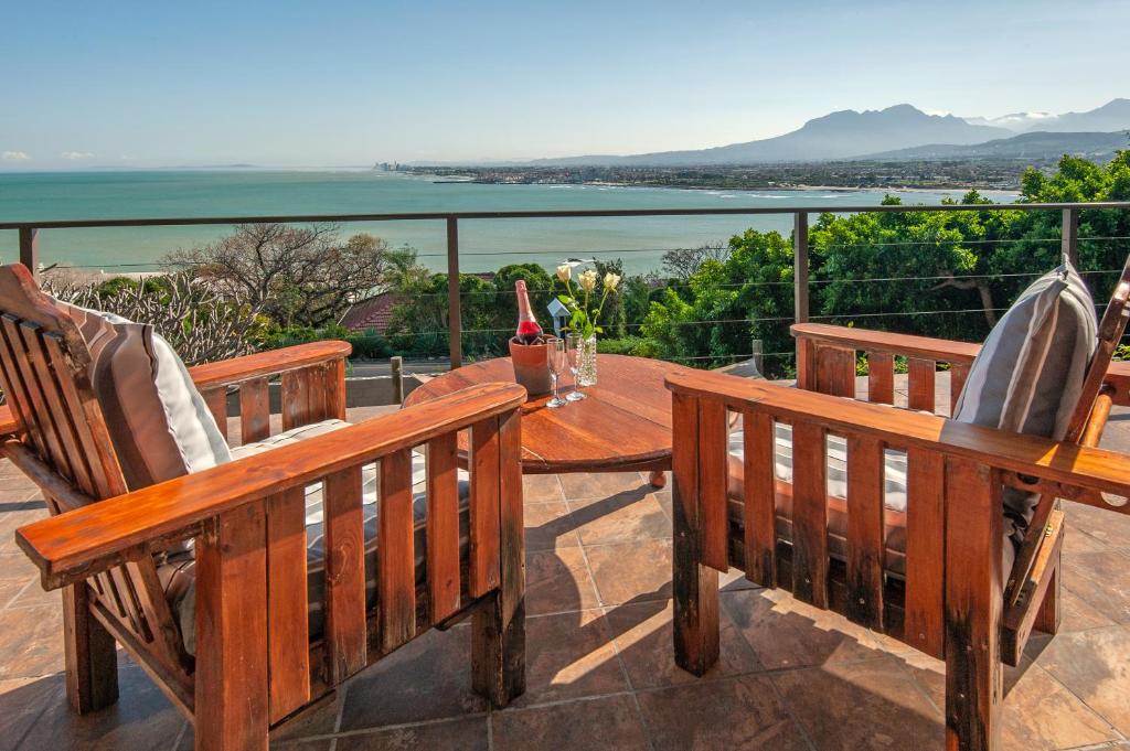 هتل ۱۸ آن کلاوف گست هاوس 18 On Kloof Guest House