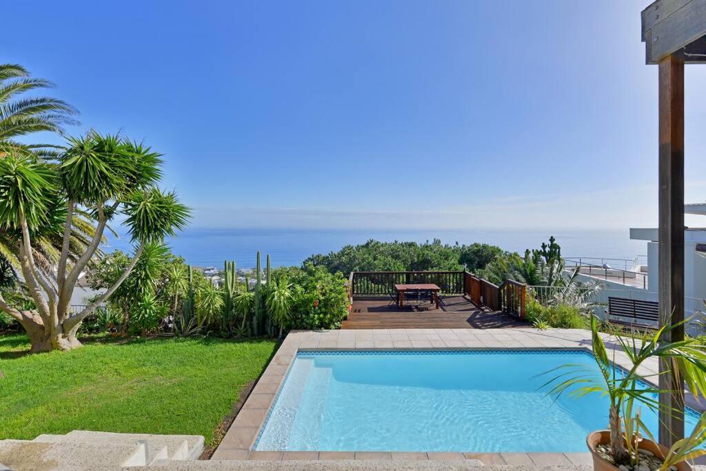 هتل کمپس بی ویلا ویوز پول گاردن Camps Bay Villa Views Pool Garden