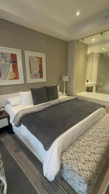 هتل ساندتون اسکای کامفی اگزکیوتیو آپارتمان Sandton Skye Comfy Executive Apartment