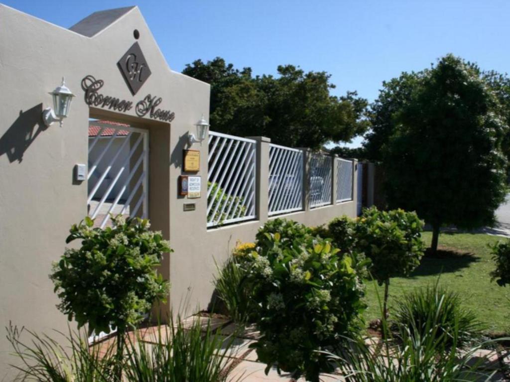 هتل کورنر هاوس آکامودیشن Corner House Accommodation