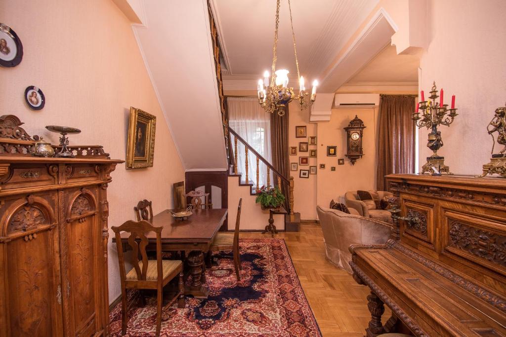 هتل لیا گست هاوس Lia's Guest House