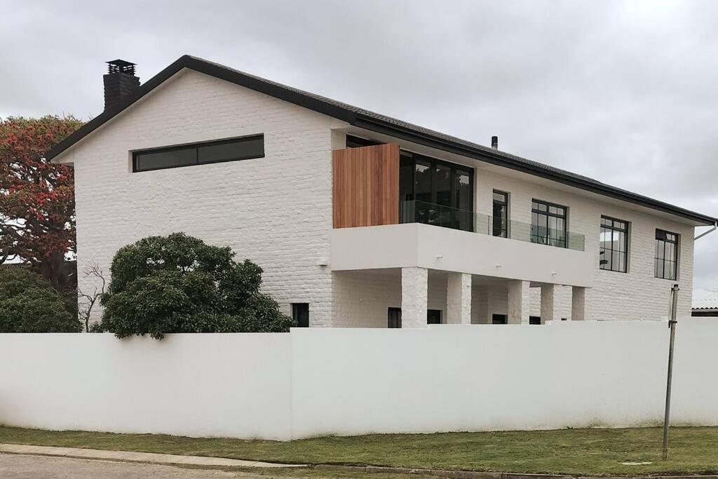 هتل لاکچری بیچ هاوس، جفرز بی - Luxury Beach House, Jeffreys Bay