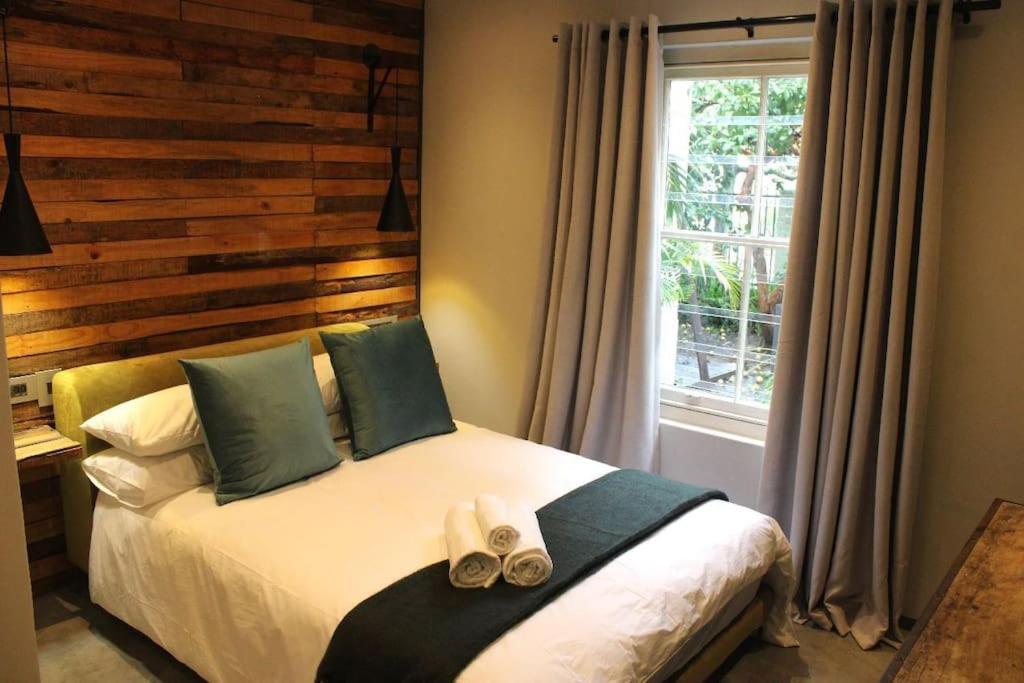 هتل ول آپوینتد آپارتمان بای آرپا هاستلیتیز Well Appointed Apartment by ARPA Hospitalities