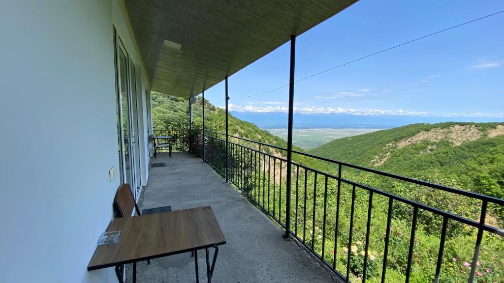 هتل لایاز گست هاوس Lia's Guest House