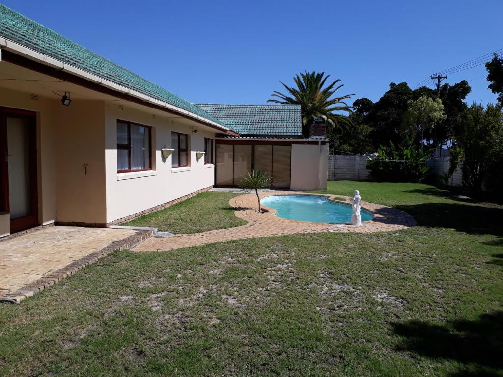 هتل دی جی's بی اند بی این تیبل ویو کیپ تاون DJ'S B&B in Table View Cape Town