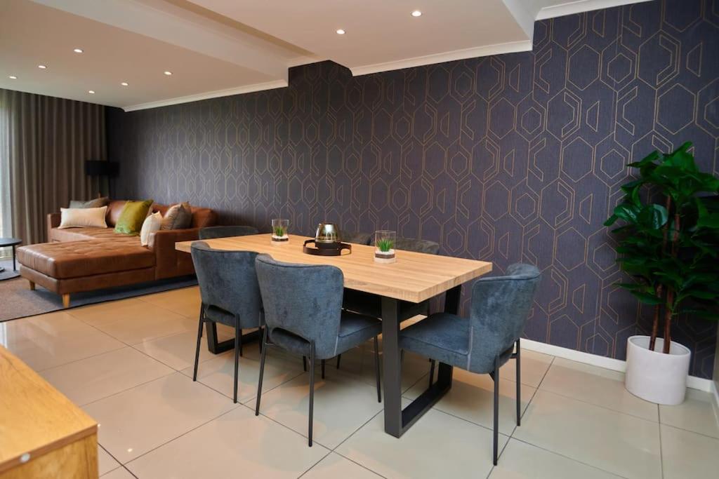 هتل یونیت 404 ات منلن پلیس - Unit 404 at Menlyn Place