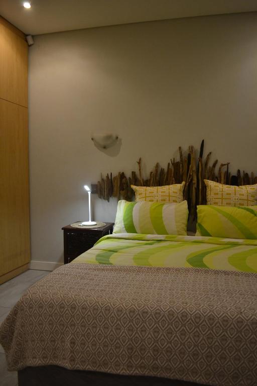 هتل 86 آن کراسولا گست هاوس - 86 on Crassula Guesthouse