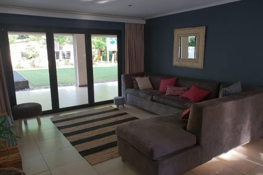 هتل آپریل هاوس April House