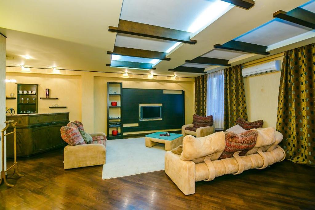 هتل ۴ بد رومز بیوتیفول سیتی سنتر - 4 Bedrooms Beautiful City Center