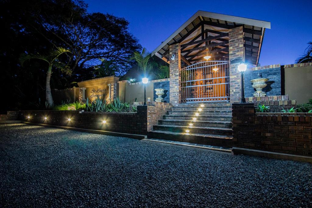 هتل است لوسیا لیوینگستون لودج St Lucia Livingston Lodge