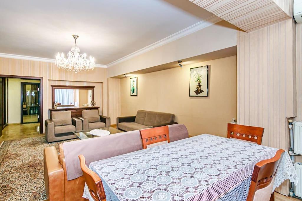 هتل کامفرتبل اند اسپیشس آپارتمان این د سنتر Comfortable and Spacious Apartment in the Center