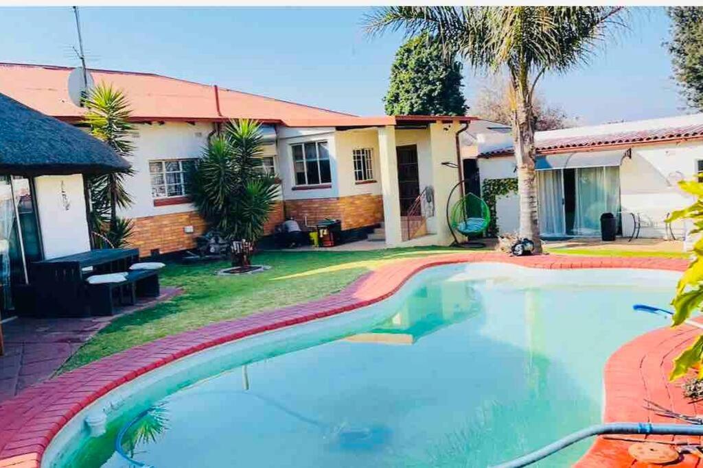 هتل تریس کازی کاتج Terry’s Cozy cottage