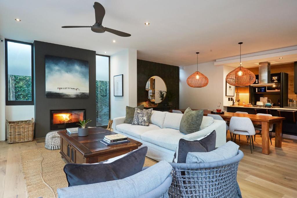 هتل دلاکس کیپ هایدووی - Deluxe Cape Hideaway