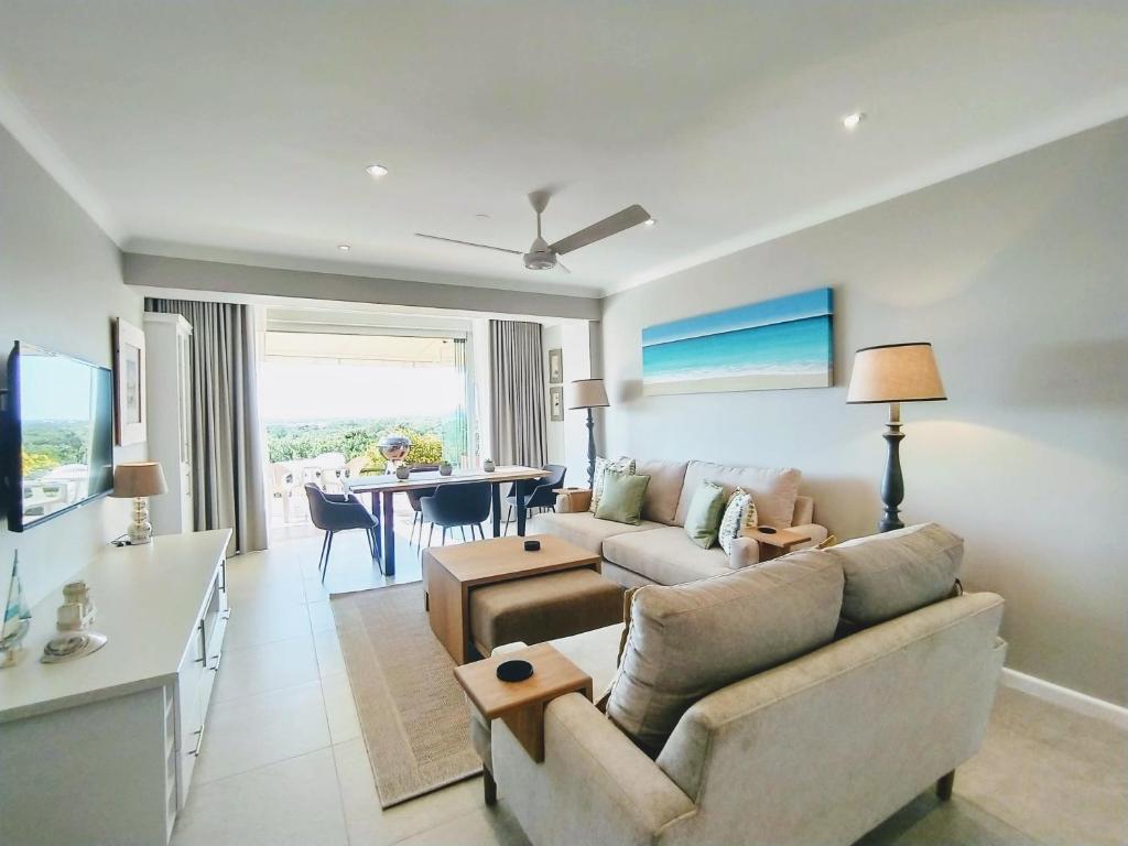 هتل ساراز آپ مارکت آپارتمان - لاگون ویوز، پاتیو، برای و وای فای و دی اس تی وی Sara's Upmarket Apartment - Lagoon Views, Patio, Braai & WIFI & DSTV
