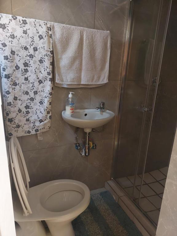 هتل 78 کاریبا میوز - 78 Kariba Mews