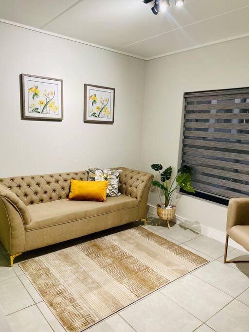 هتل مونییگا، واترفال سیتی، می درند Munyaka, Waterfall city, Midrand